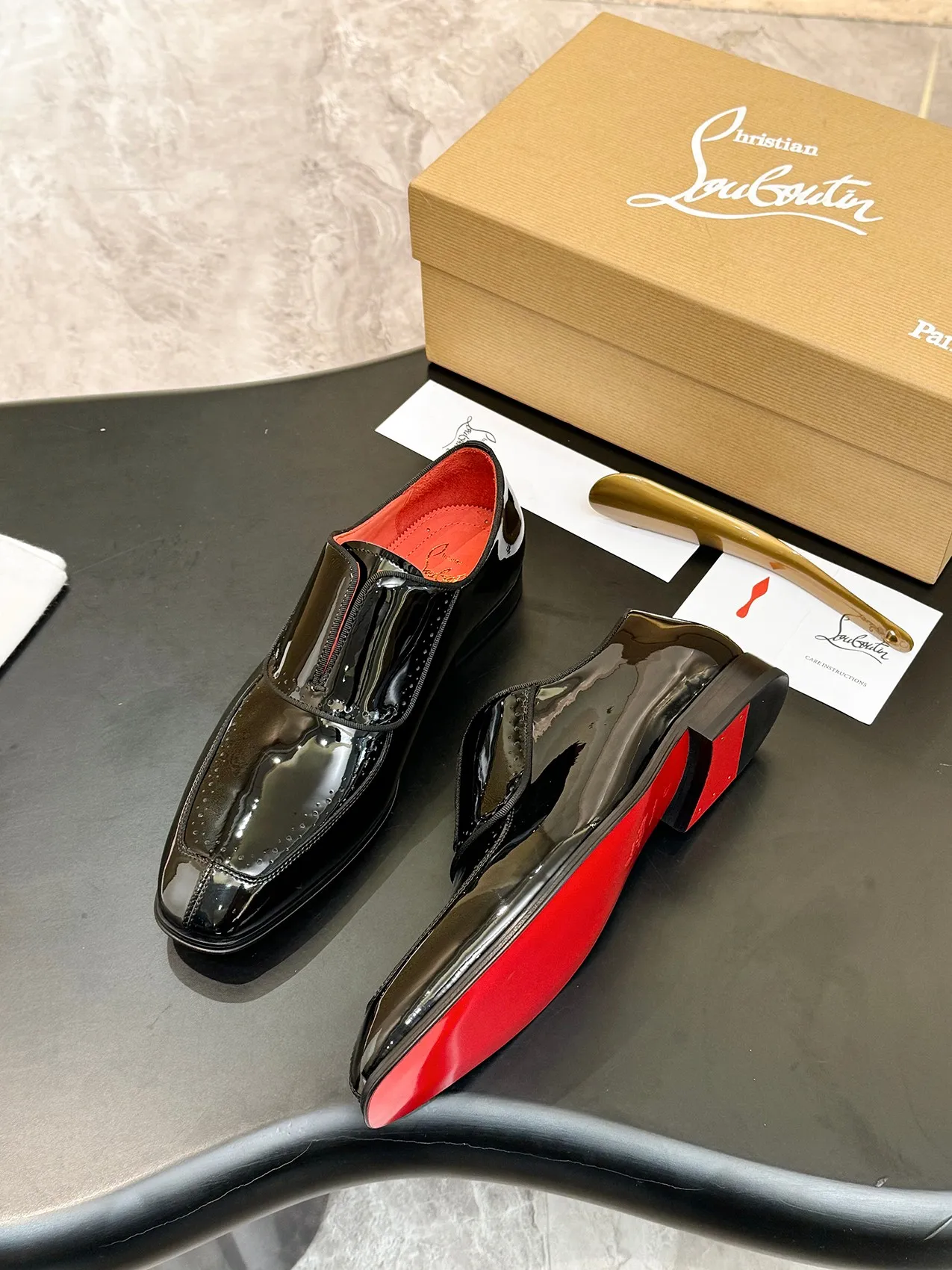 Batch 1080 yuan 💰CL～High-end men’s 👔casual loafers with red soles! ••🆑Genuine and top-quality goods from original orders ••✅💯 Purchase goods from top-quality original orders! Original imported patterned cowhide➕Imported cowhide lining➕Cowhide feet➕Original leather outsole~Size: 39-44 (38, 45.46.47 can be customized)